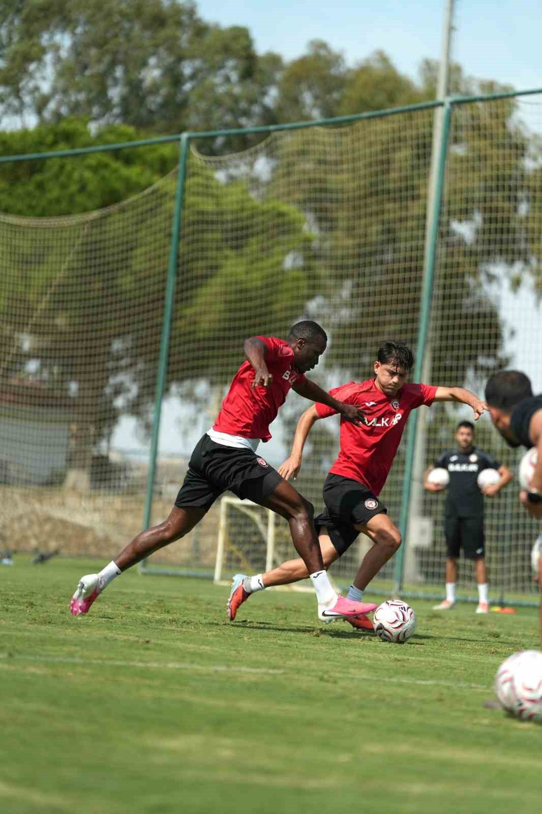 Çorum FK günün ilk antrenmanını tamamladı - Foto 7