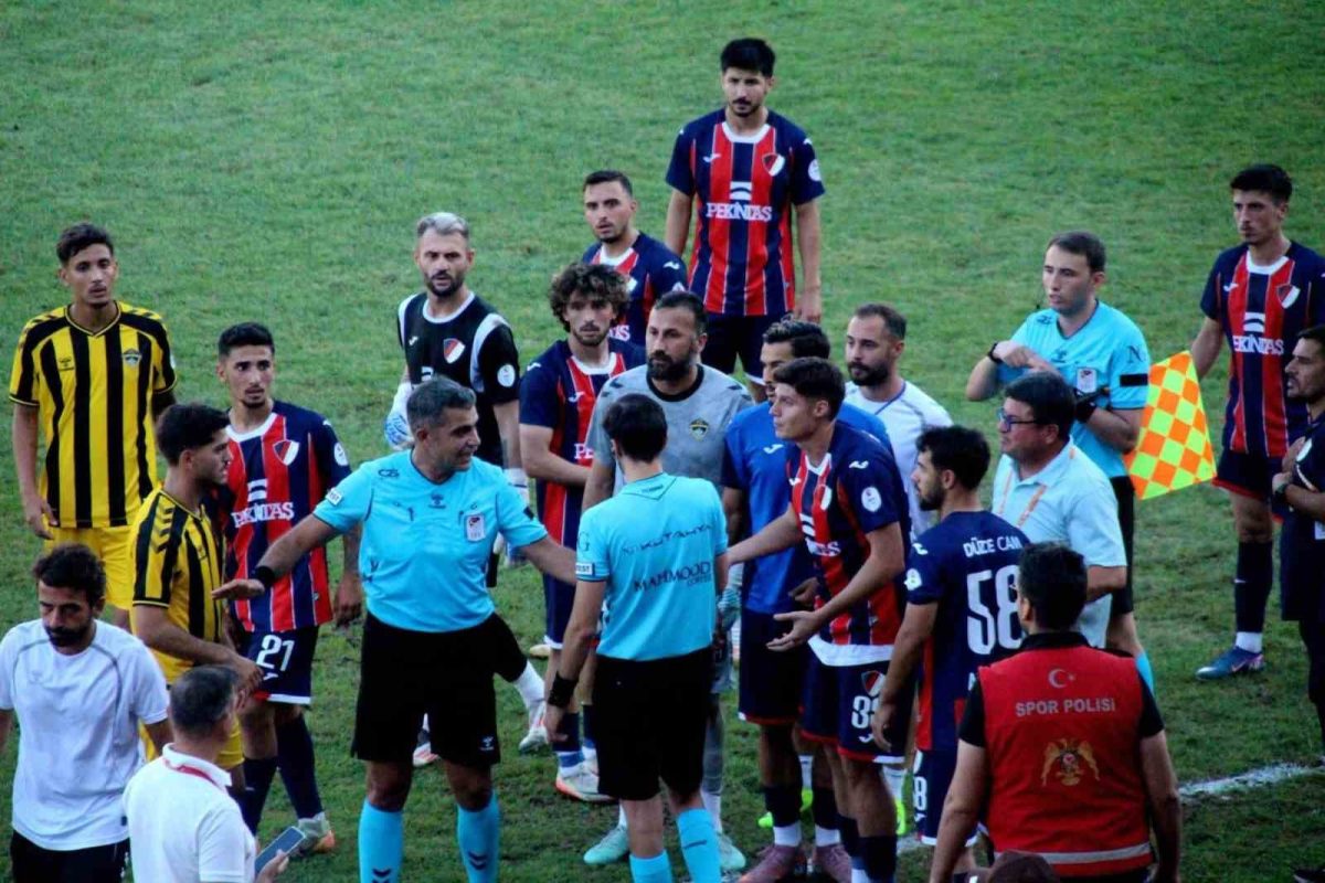 Düzcespor-Beykoz Anadolu maçı tatil edildi