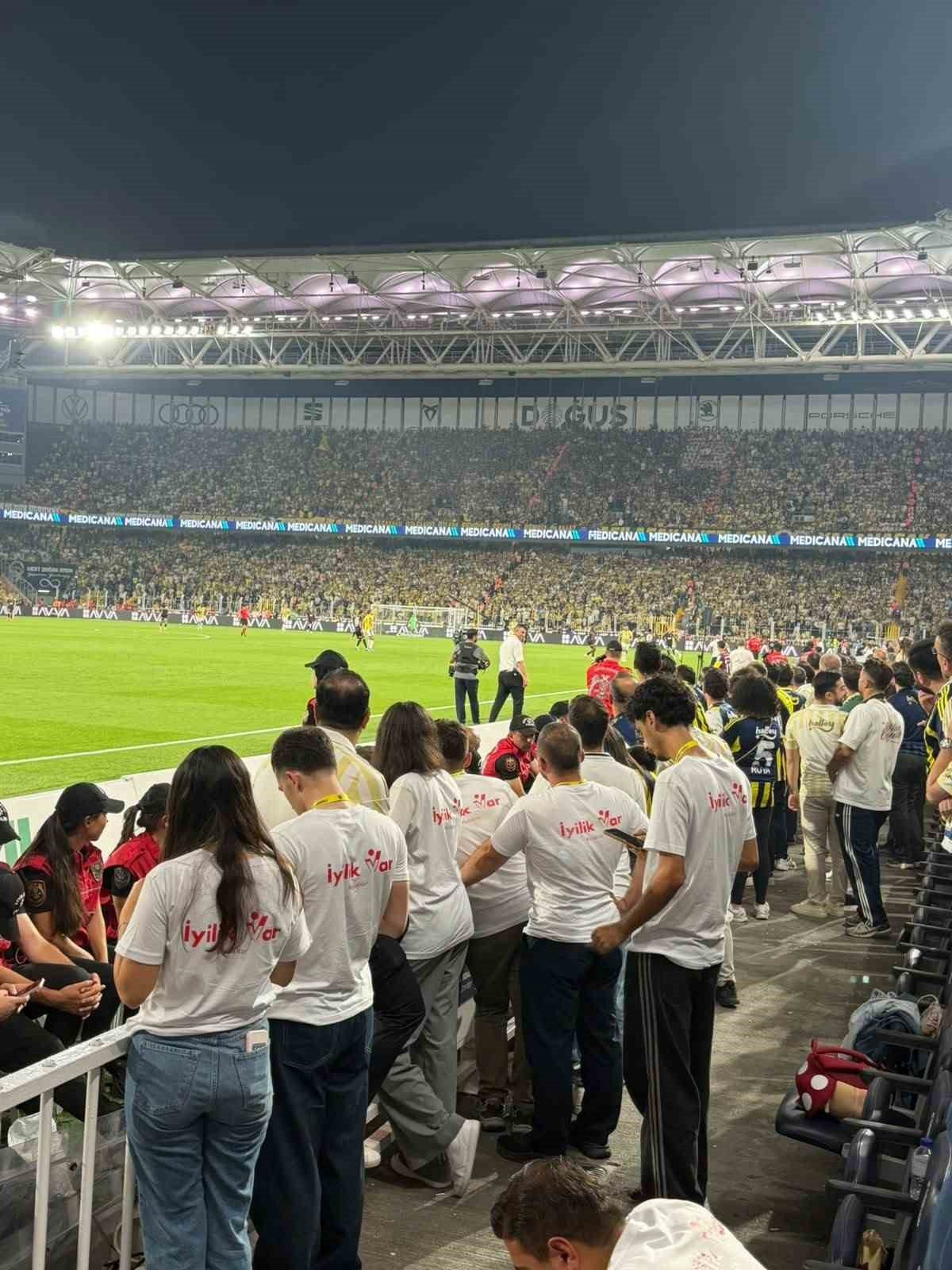 Fenerbahçe - Beşiktaş derbisinde ’İyilik var’ mesajı - Foto 3