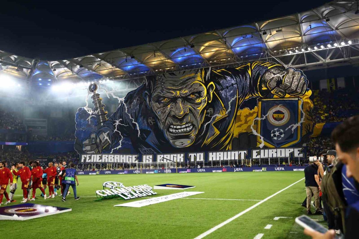 Fenerbahçe taraftarından Şampiyonlar Ligi ilk maçına özel koreografi - Foto 3