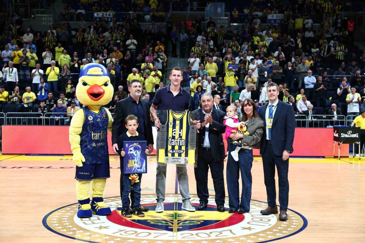Fenerbahçe’de Jan Vesely için veda seremonisi düzenlendi