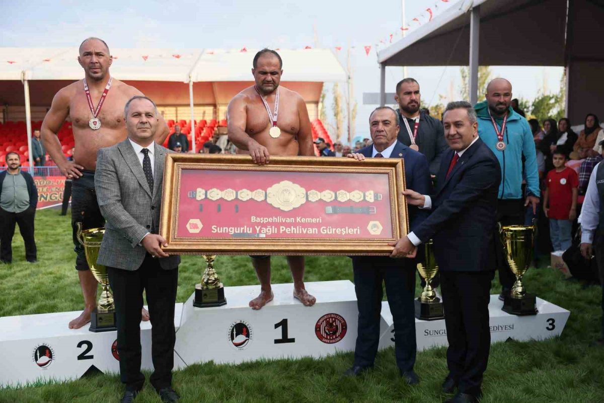 Geleneksel Sungurlu Yağlı Pehlivan Güreşleri kıyasıya mücadelelere sahne oldu - Foto 2