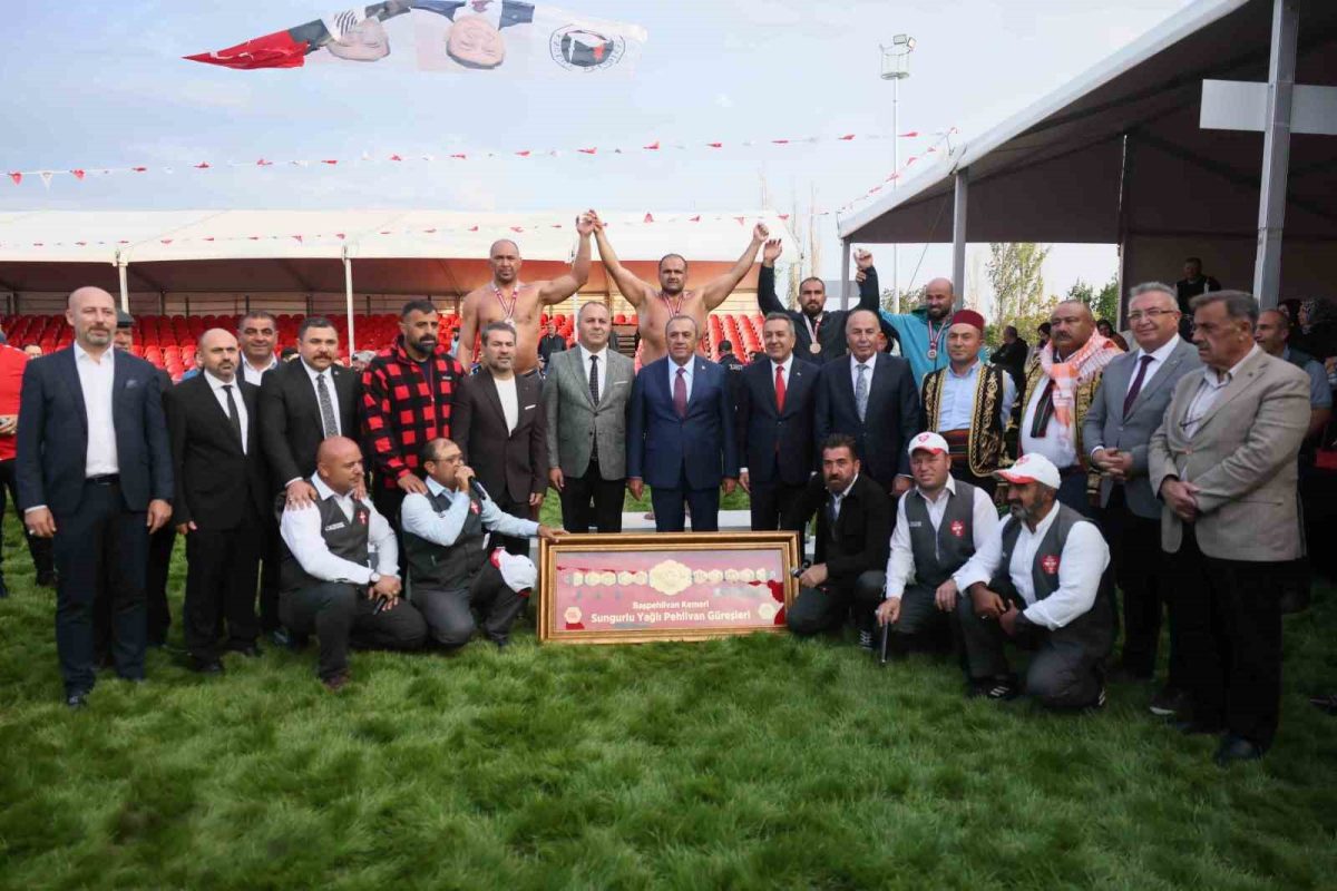 Geleneksel Sungurlu Yağlı Pehlivan Güreşleri kıyasıya mücadelelere sahne oldu - Foto 4