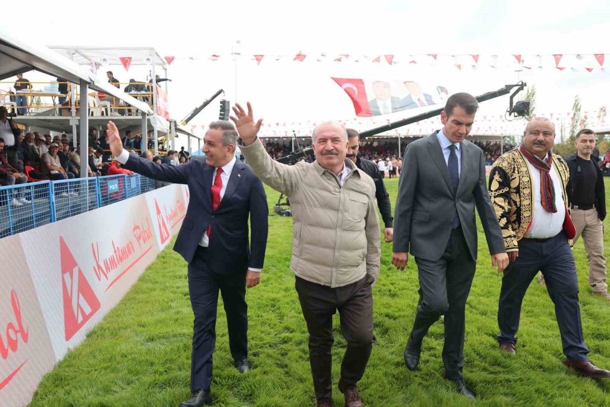 Geleneksel Sungurlu Yağlı Pehlivan Güreşleri kıyasıya mücadelelere sahne oldu - Foto 5