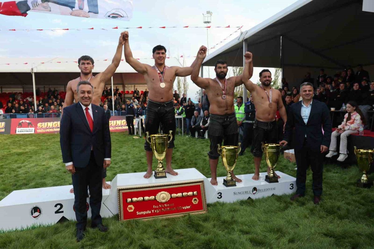 Geleneksel Sungurlu Yağlı Pehlivan Güreşleri kıyasıya mücadelelere sahne oldu - Foto 7