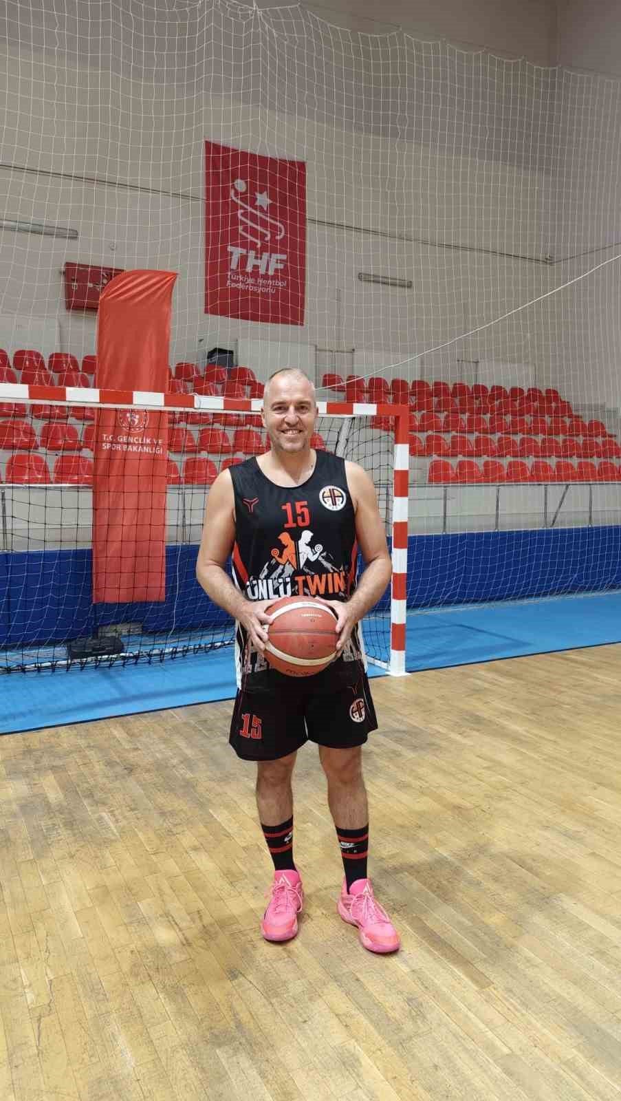 Hasan Aksoyak, basketbolda 40. aktif sezonuna çıktı - Foto 2