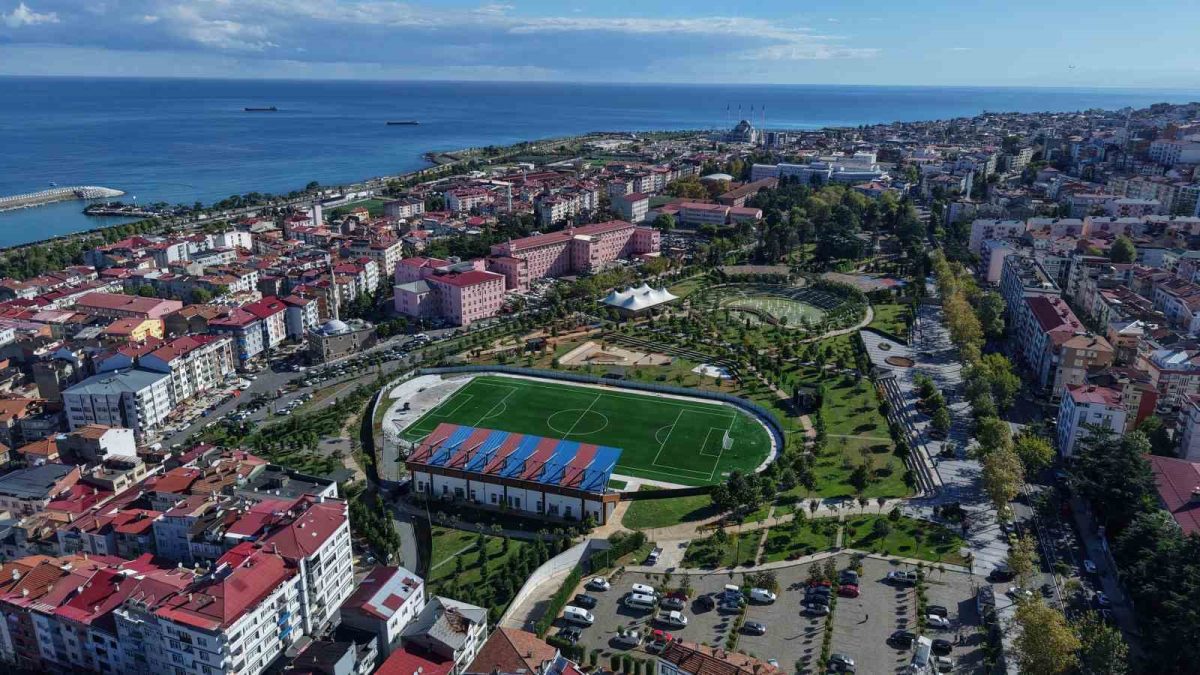İçinde futbol sahası ve tribünü bulunan Türkiye’nin ilk ve tek spor temalı Millet Bahçesi Trabzon’da açılışa hazırlanıyor - Foto 5
