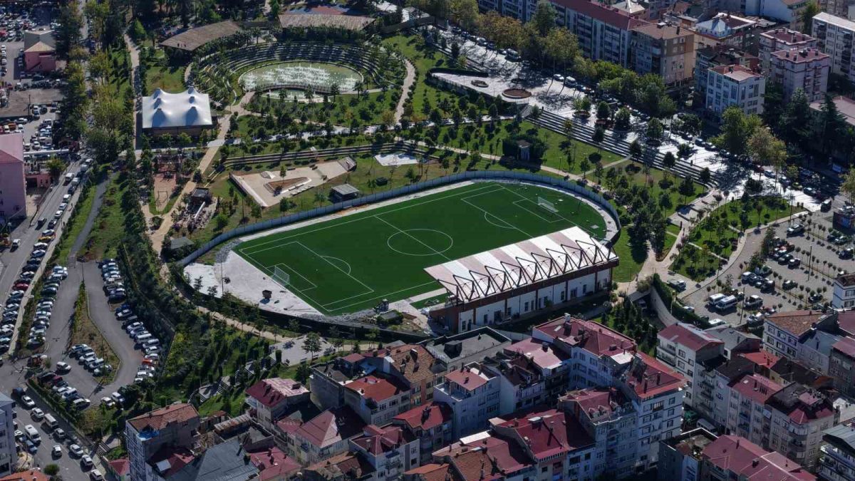 İçinde futbol sahası ve tribünü bulunan Türkiye’nin ilk ve tek spor temalı Millet Bahçesi Trabzon’da açılışa hazırlanıyor - Foto 7