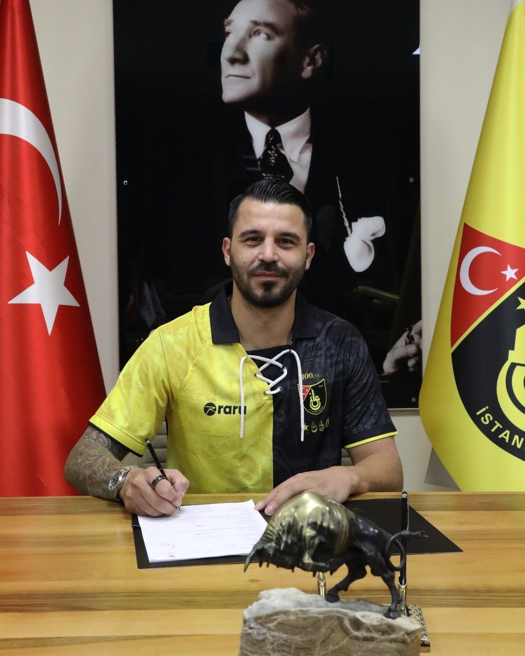 İstanbulspor Mamadou Fall ve Aytaç Kara’yı renklerine bağladı - Foto 2