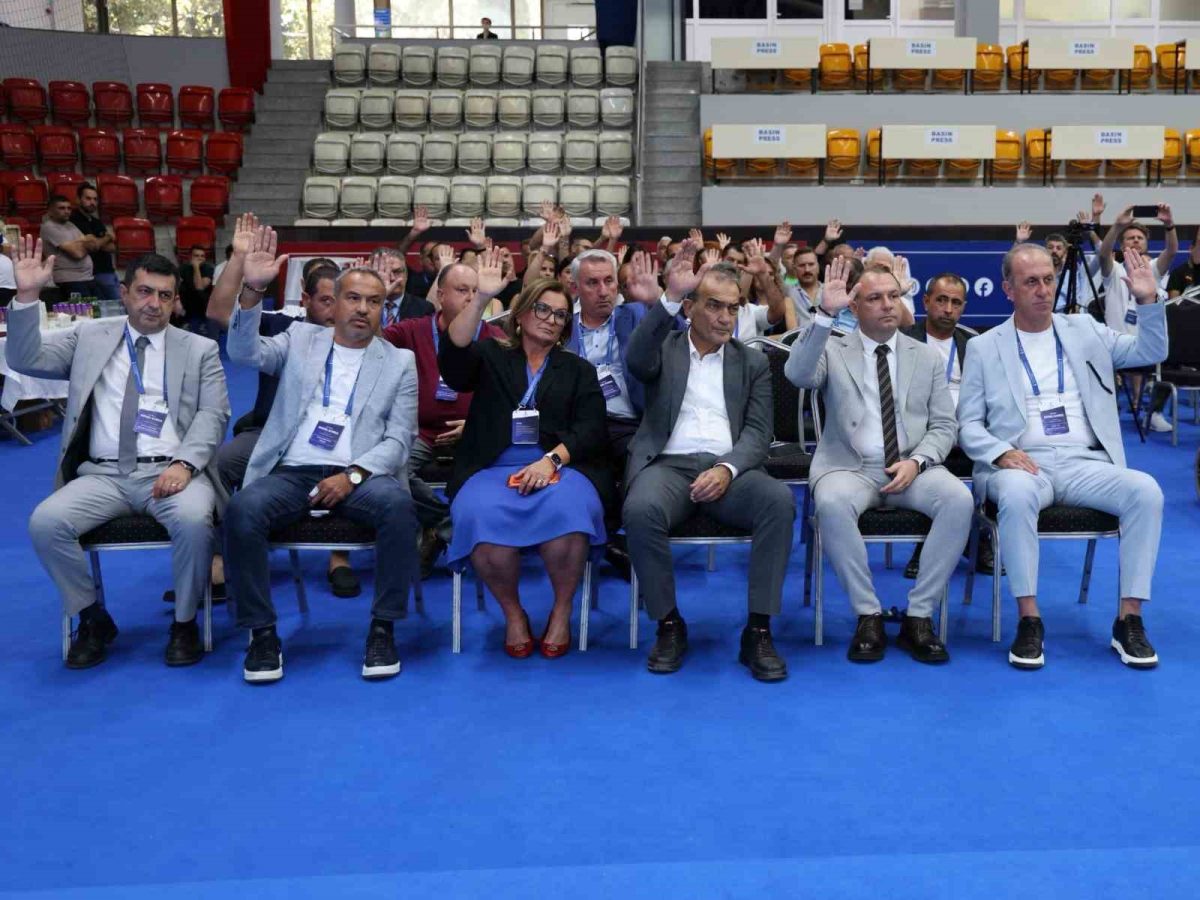 İzmir Büyükşehir Belediyesi Spor Kulübü’nde Berkhan Alptekin güven tazeledi - Foto 4