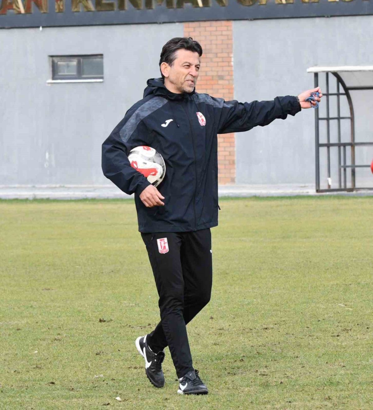 Karşıyaka, Zafer Uysal’la ön görüşme yaptı