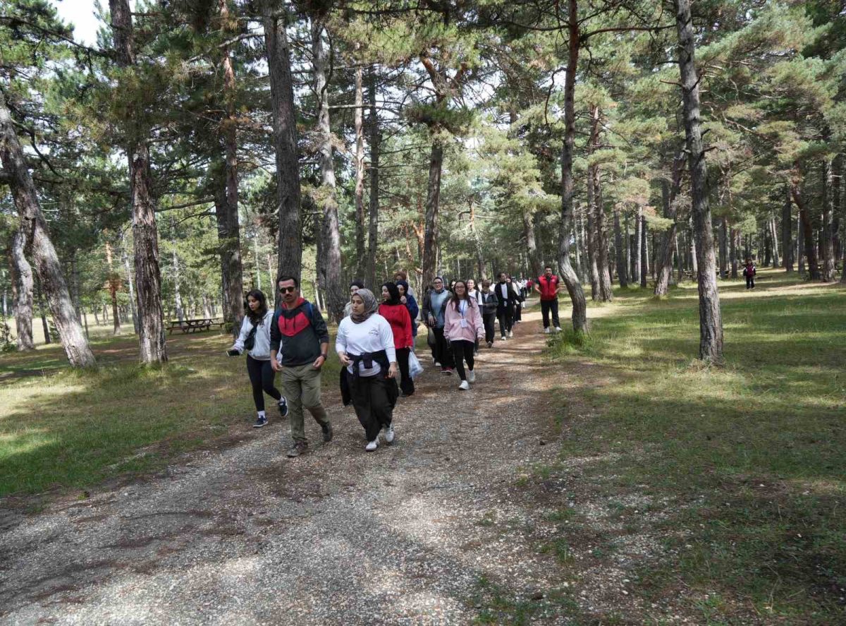 Kastamonu’da üniversite öğrencileri doğayla buluştu, şehrin doğal güzelliklerini tanıdı