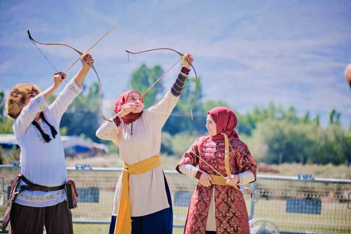 Kemankeşler Erzincan’da zirve için oklarını yarıştırdı