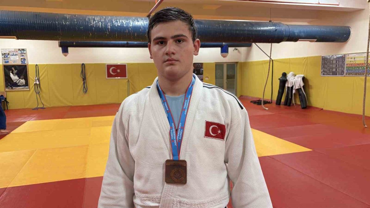 Kırklareli’nde genç judocunun hedefi dünya şampiyonluğu ve olimpiyatlar - Foto 4