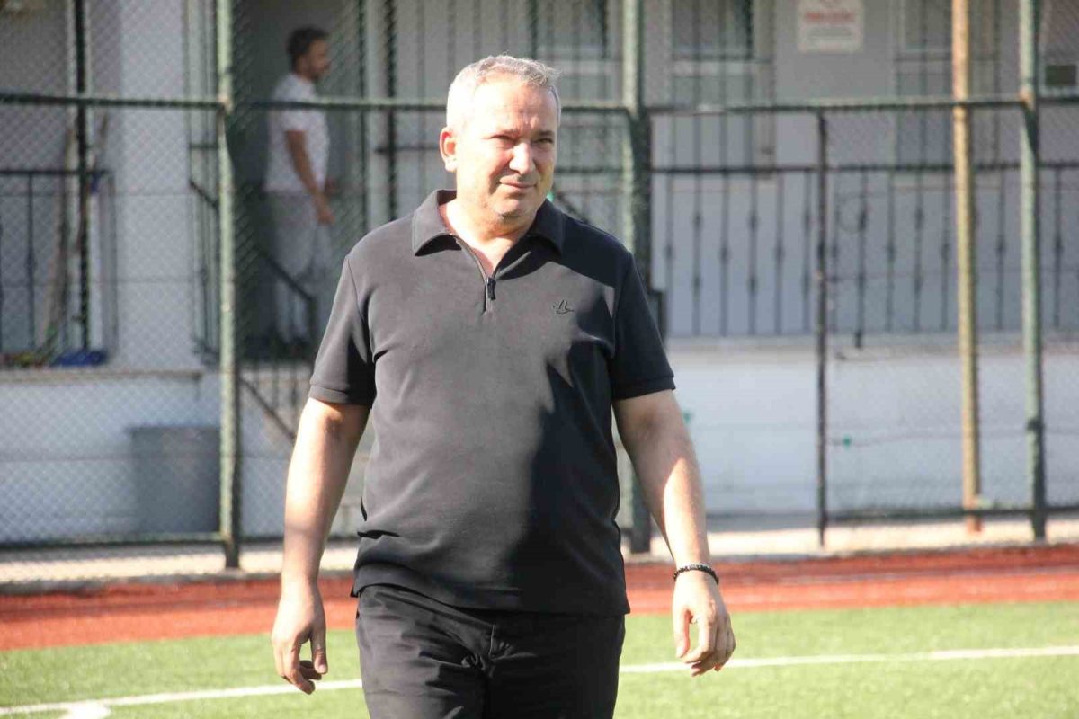 Kurucu Başkan Gürel "Biz bunlara bu kulübü tuta koyun diye verdik, bunlar kulübü yutmaya çalışıyorlar"