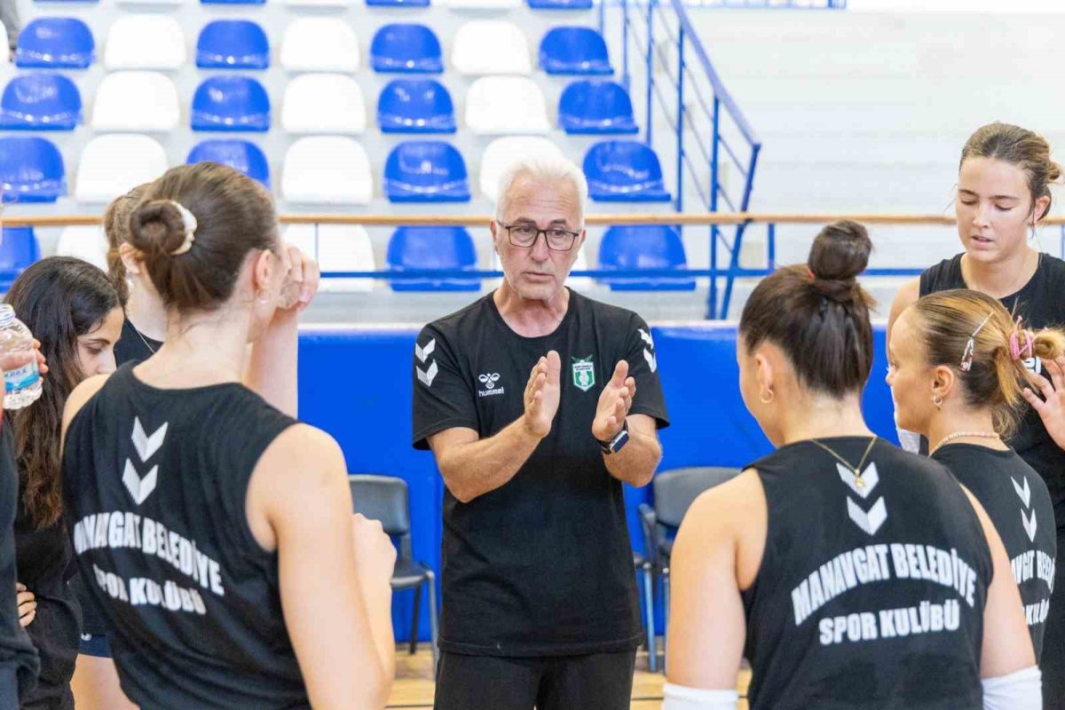 Manavgat Belediyespor kadın voleybol takımı yeni sezona hazırlanıyor
