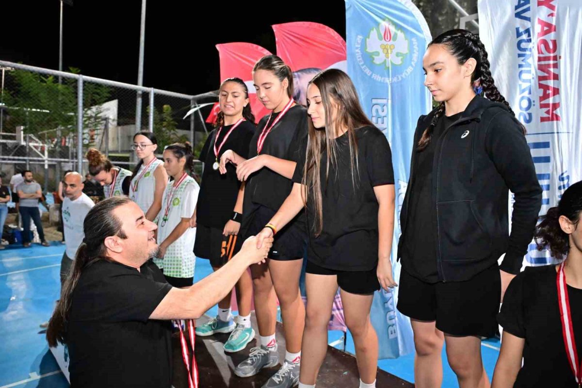 Manisa’da basketbol tutkusu sahaya yansıdı - Foto 6