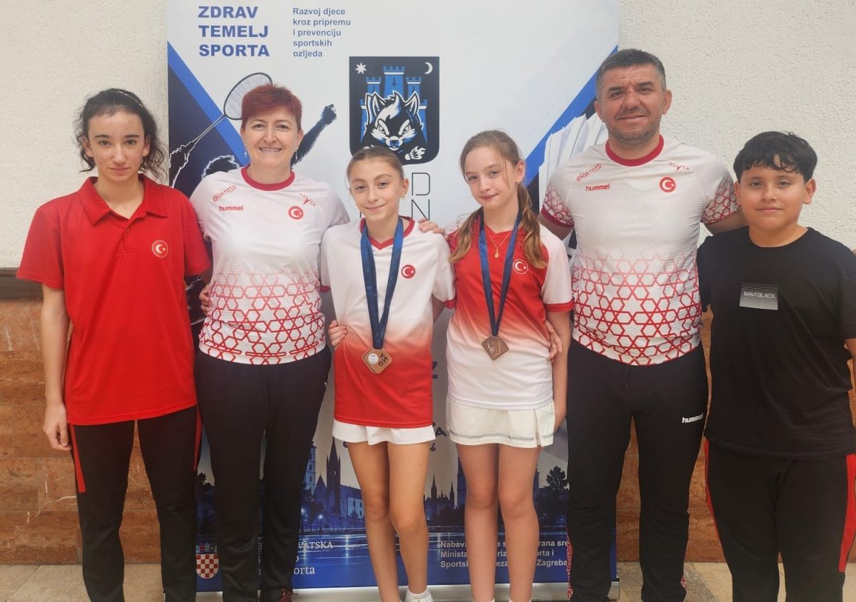 Manisalı badmintonculardan Hırvatistan’da çifte bronz