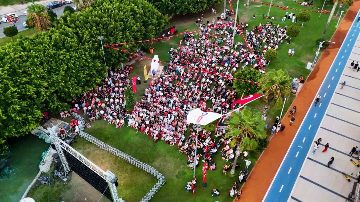 Mersin’de Filenin Sultanlarının şampiyonluk coşkusu yaşandı