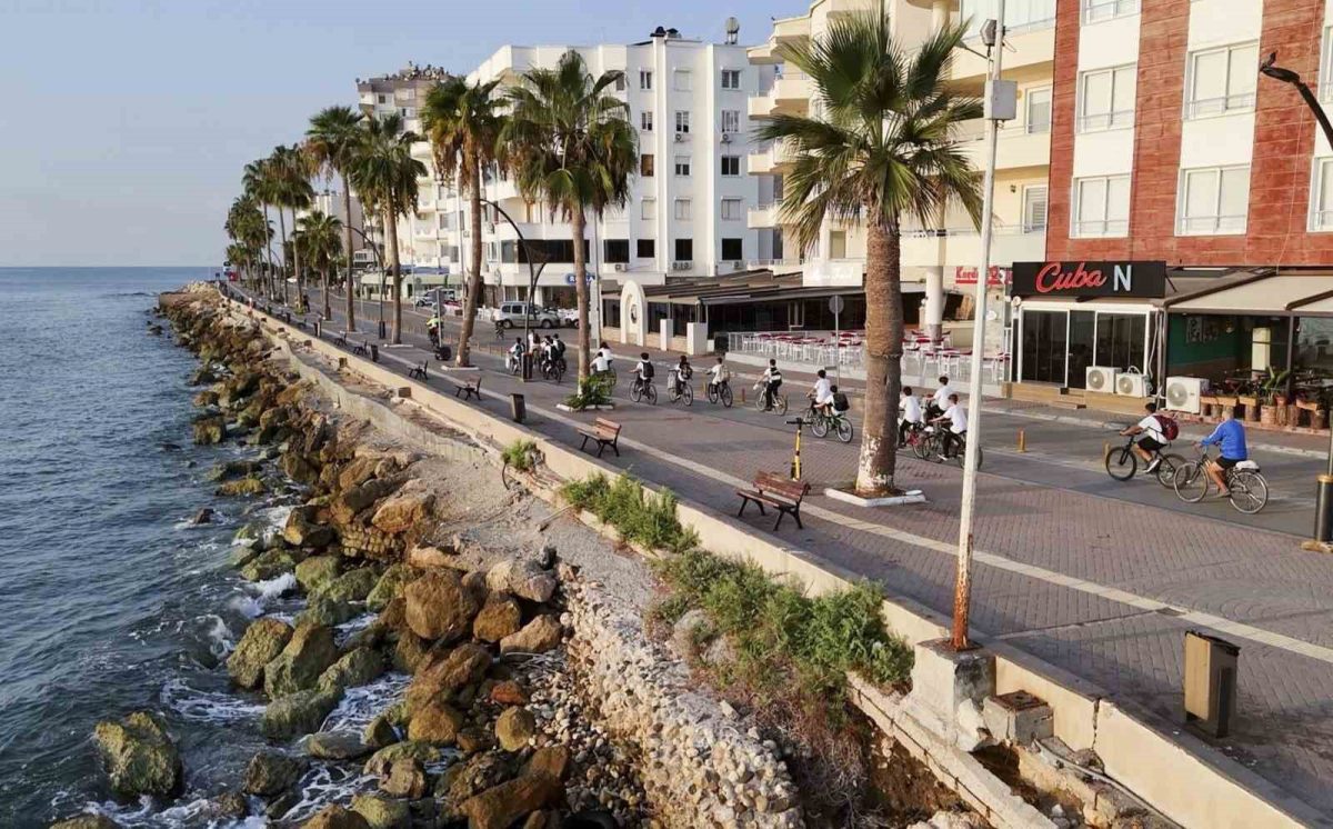 Mersin’de öğrenciler okula pedal çevirerek gitti - Foto 3