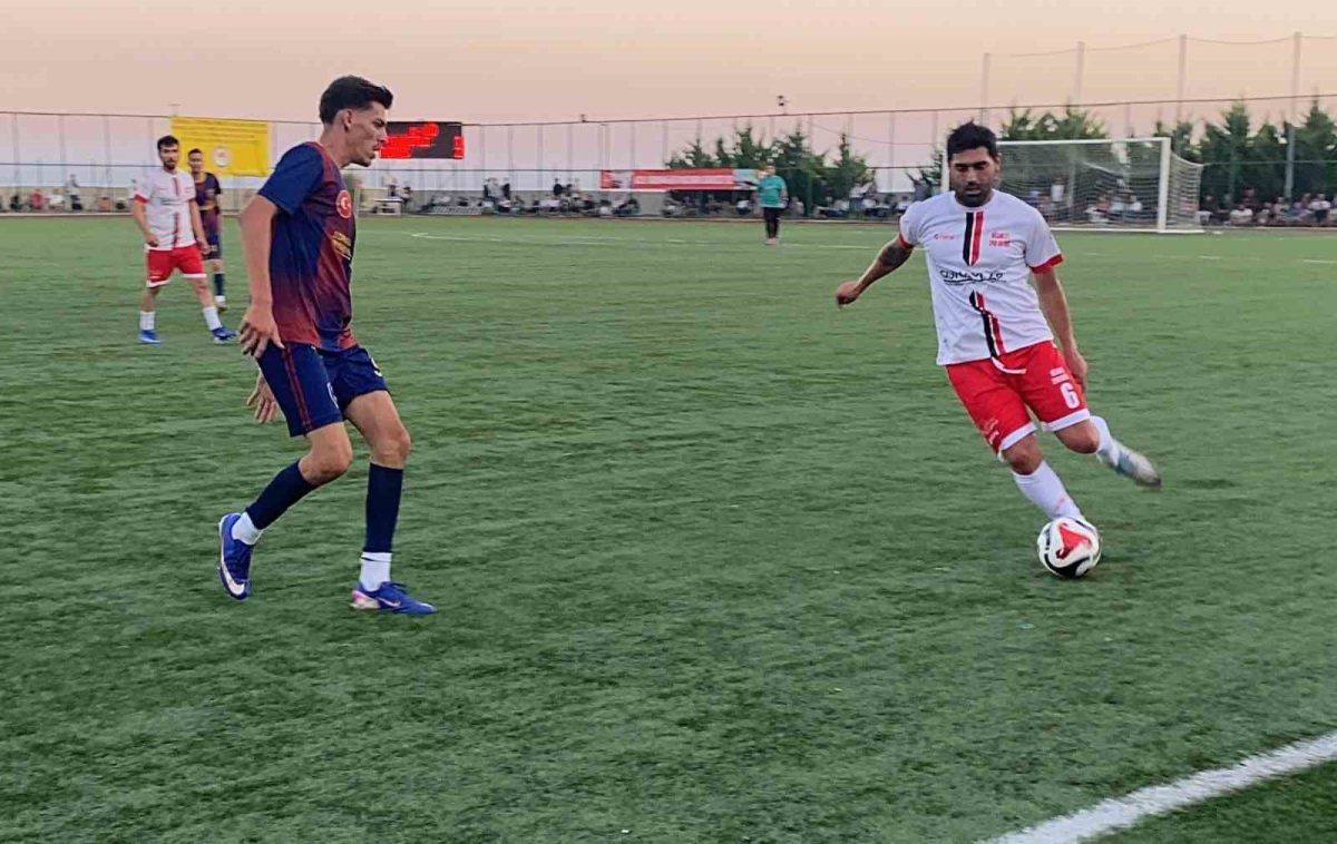 Mersin’deki futbol turnuvası finalini binlerce taraftar izledi - Foto 2