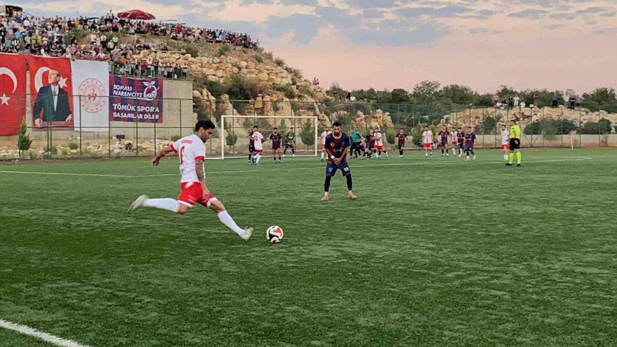 Mersin’deki futbol turnuvası finalini binlerce taraftar izledi - Foto 5