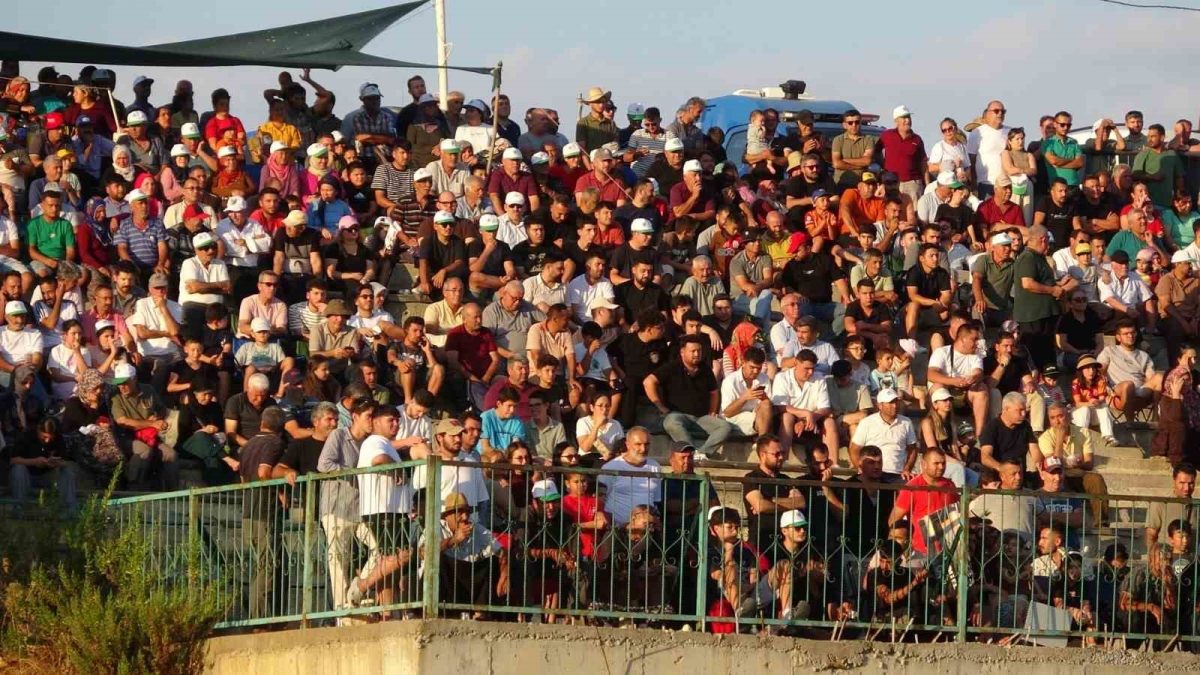 Mersin’deki futbol turnuvası finalini binlerce taraftar izledi - Foto 6