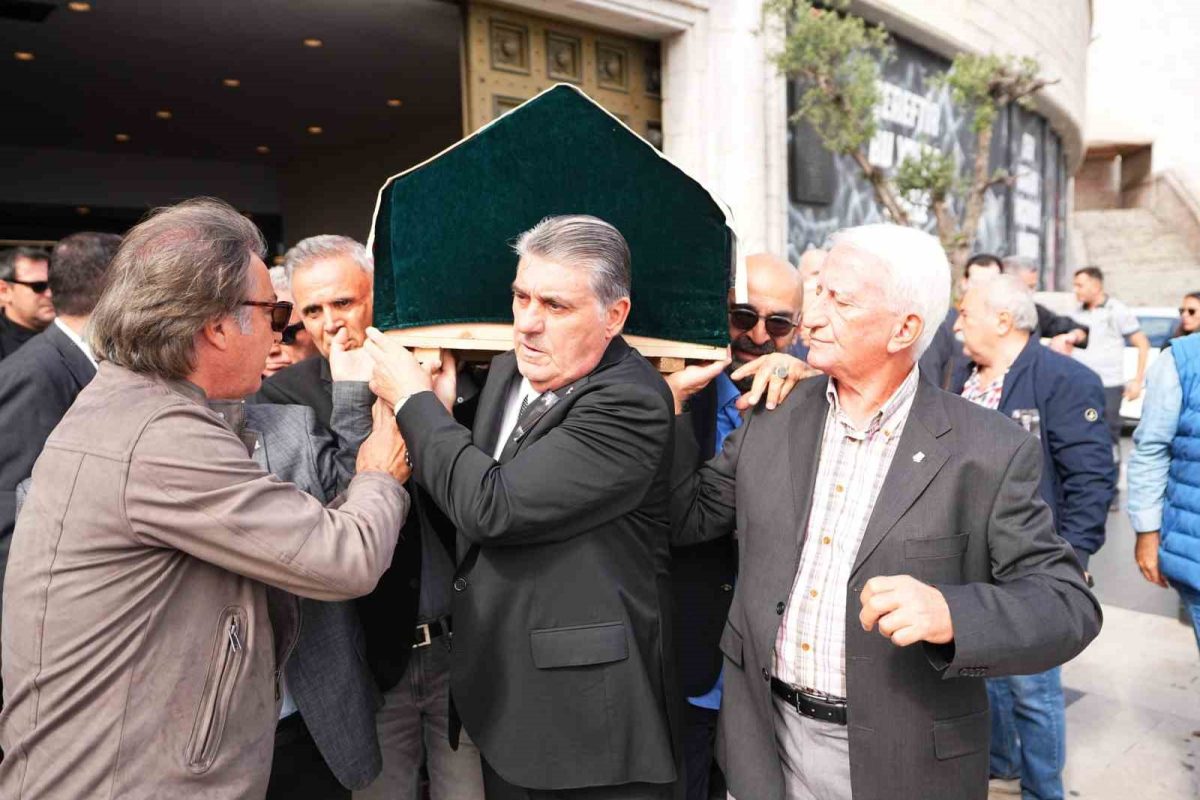 Metin Keçeli için Tüpraş Stadyumu’nda tören düzenlendi - Foto 3