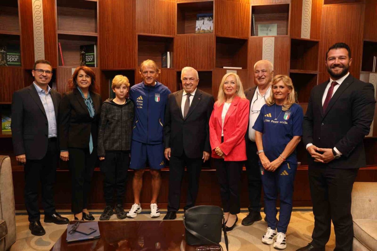 Nilüfer Belediye Başkanı Şadi Özdemir, Türkiye ve İtalya milli takımlarını karşıladı - Foto 3