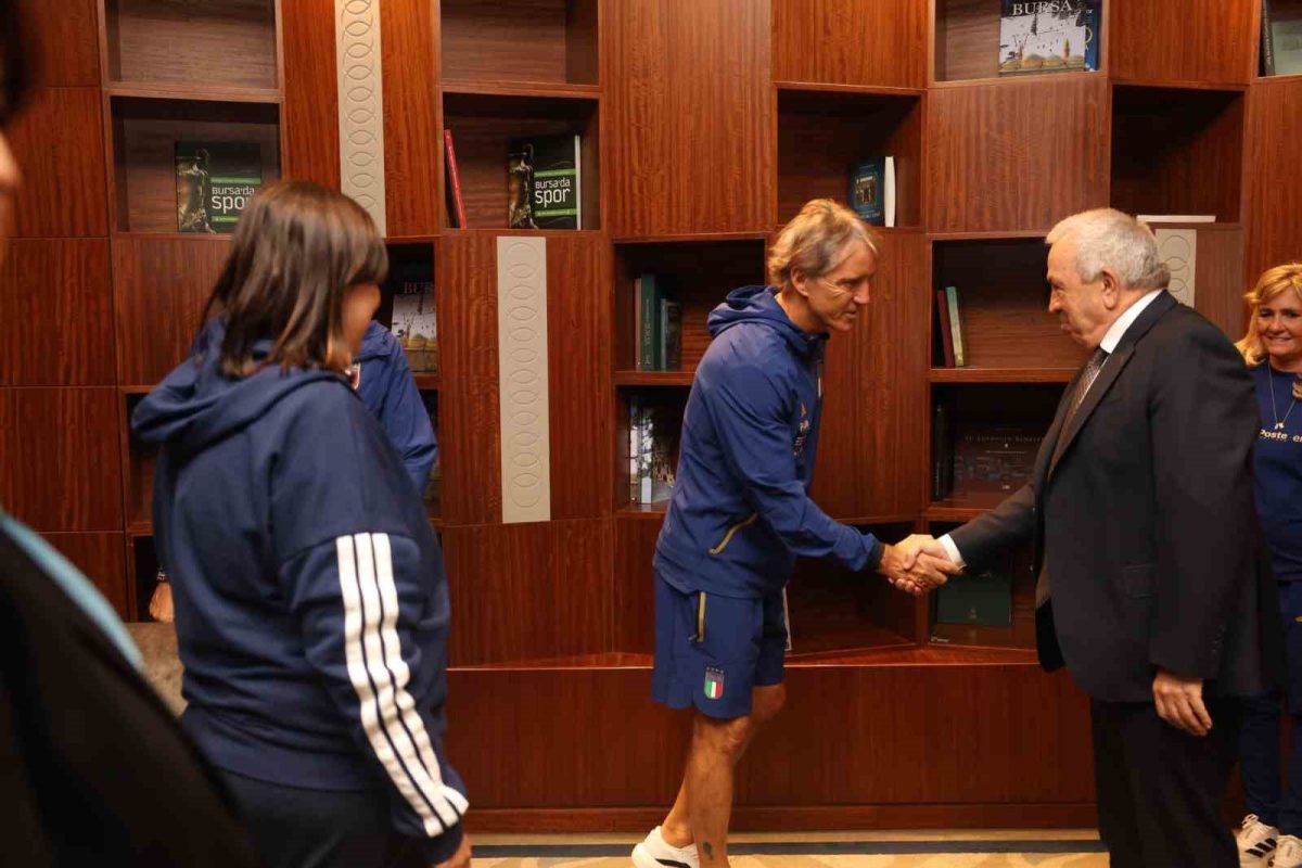 Nilüfer Belediye Başkanı Şadi Özdemir, Türkiye ve İtalya milli takımlarını karşıladı - Foto 8