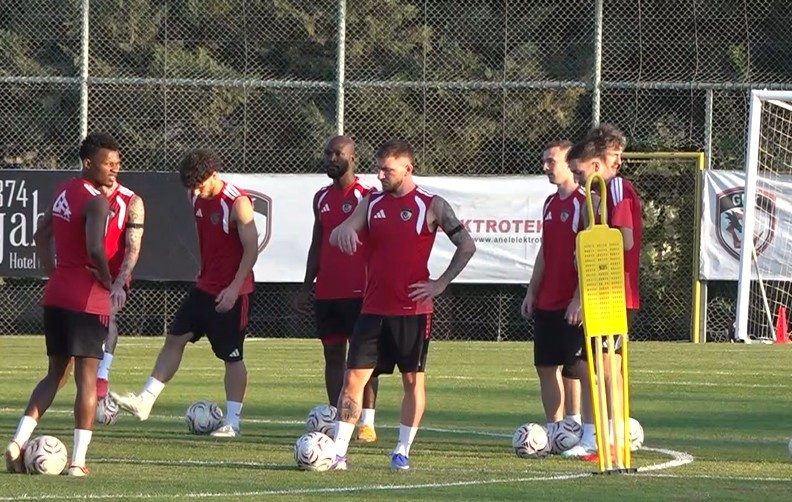 Orhan Ak: "Kocaelispor maçından puan ya da puanlar alıp milli araya moralli girmek istiyoruz" - Foto 2