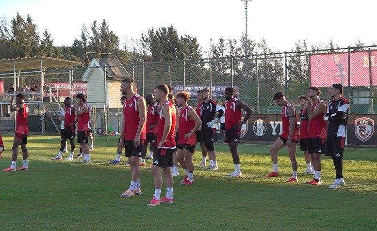 Orhan Ak: "Kocaelispor maçından puan ya da puanlar alıp milli araya moralli girmek istiyoruz" - Foto 3