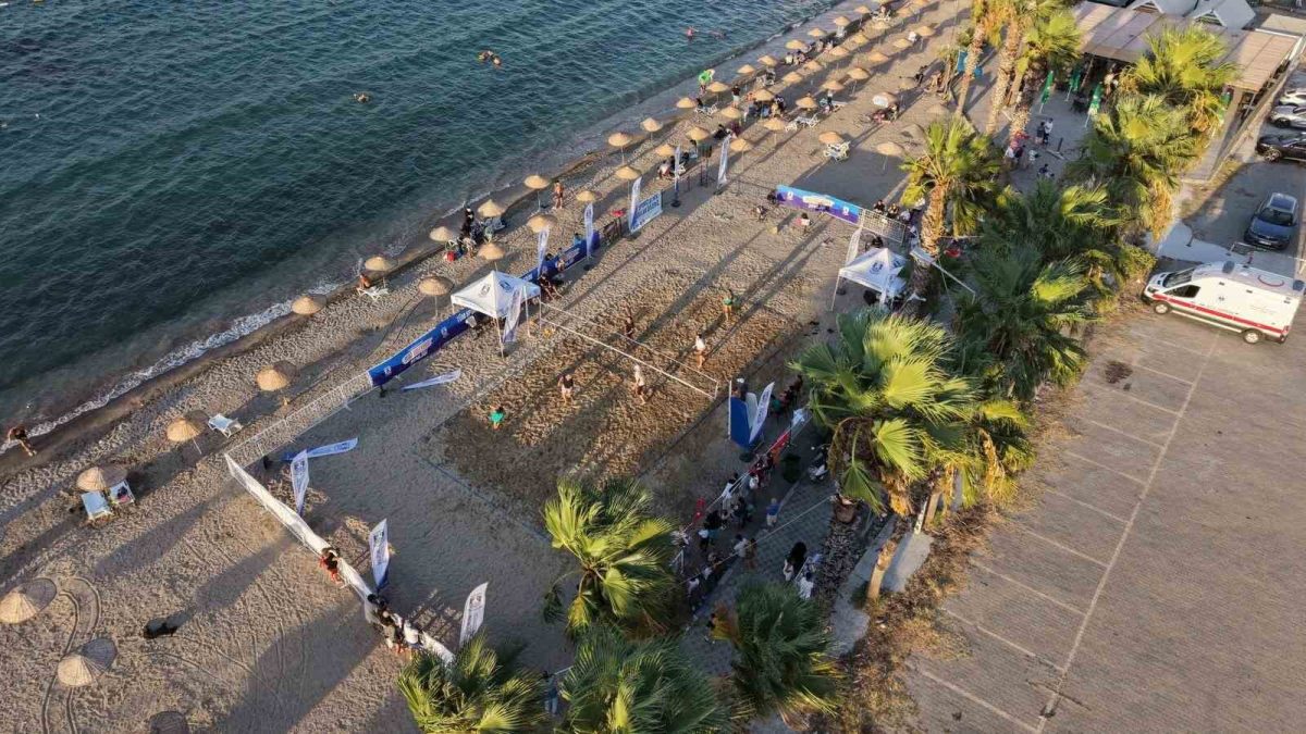 Plaj voleybolu heyecanı devam ediyor - Foto 4