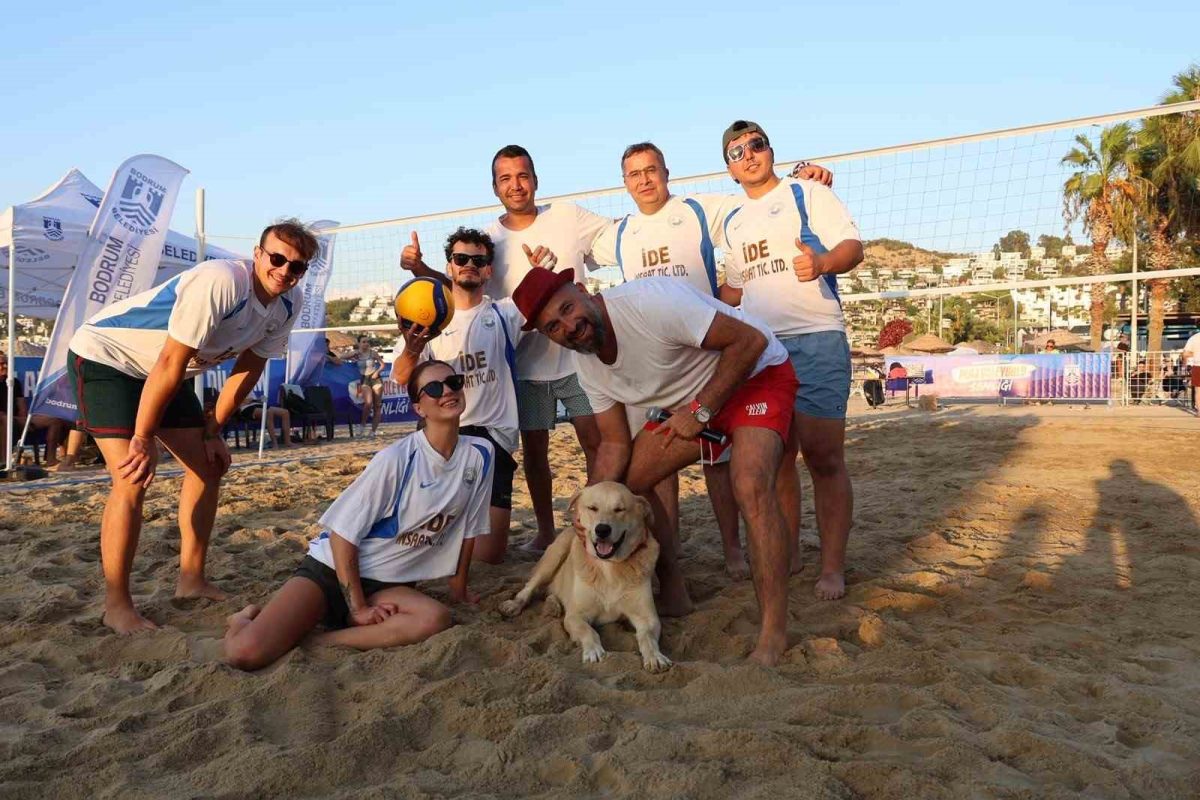 Plaj voleybolu heyecanı devam ediyor - Foto 6