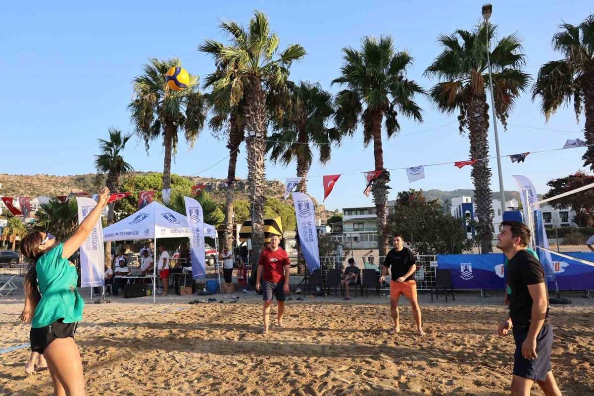 Plaj voleybolu heyecanı devam ediyor - Foto 7