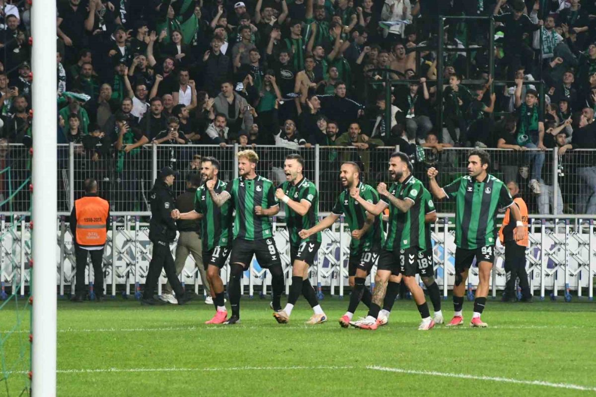 TFF 2. Lig: Sakaryaspor : 2 - Kütahya Futbol Spor Kulübü: 0 - Foto 3