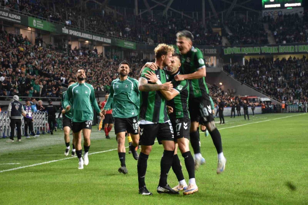 TFF 2. Lig: Sakaryaspor : 2 - Kütahya Futbol Spor Kulübü: 0 - Foto 4