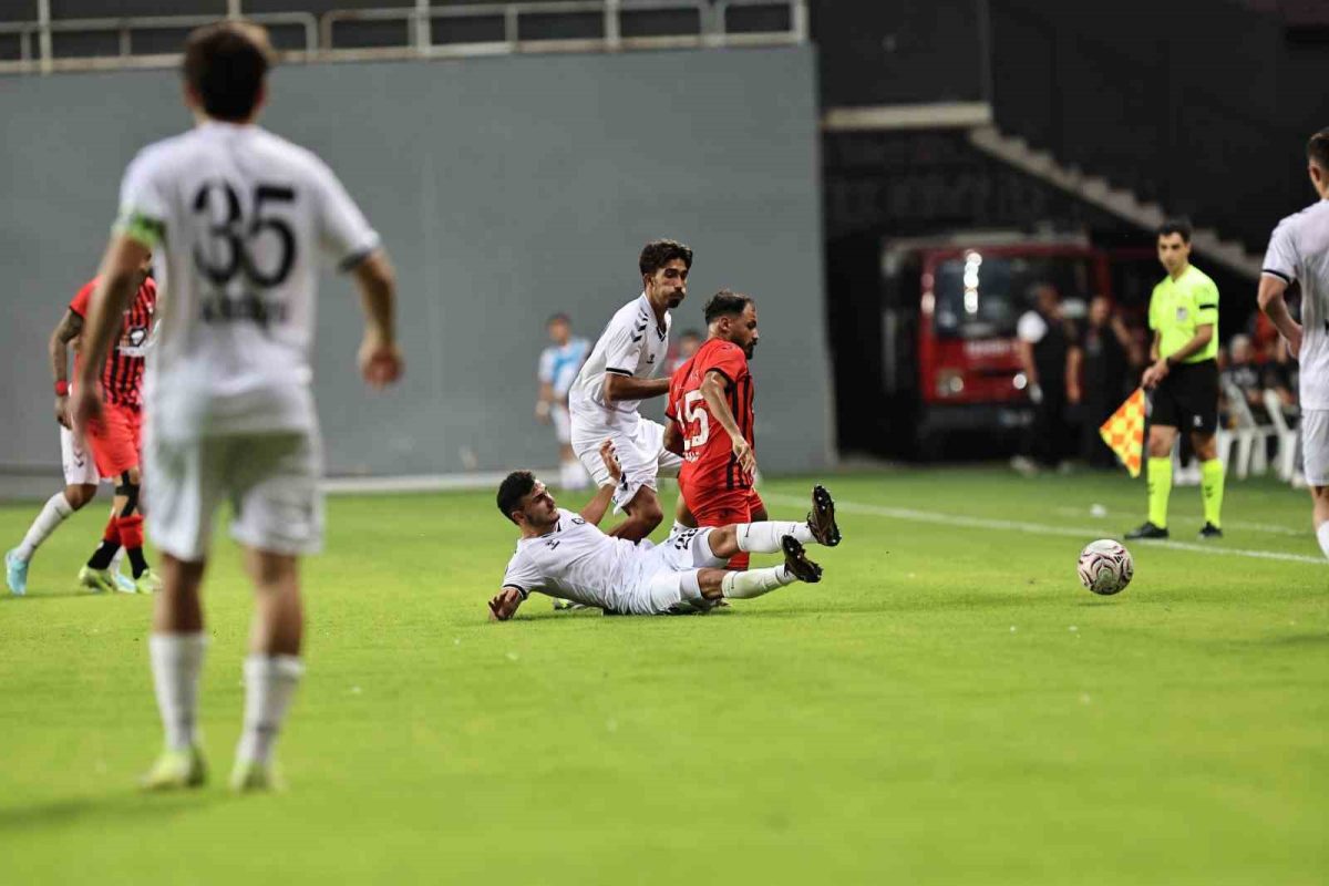 TFF 3. Lig: Altay: 1 - Denizli İdmanyurdu: 1 - Foto 2