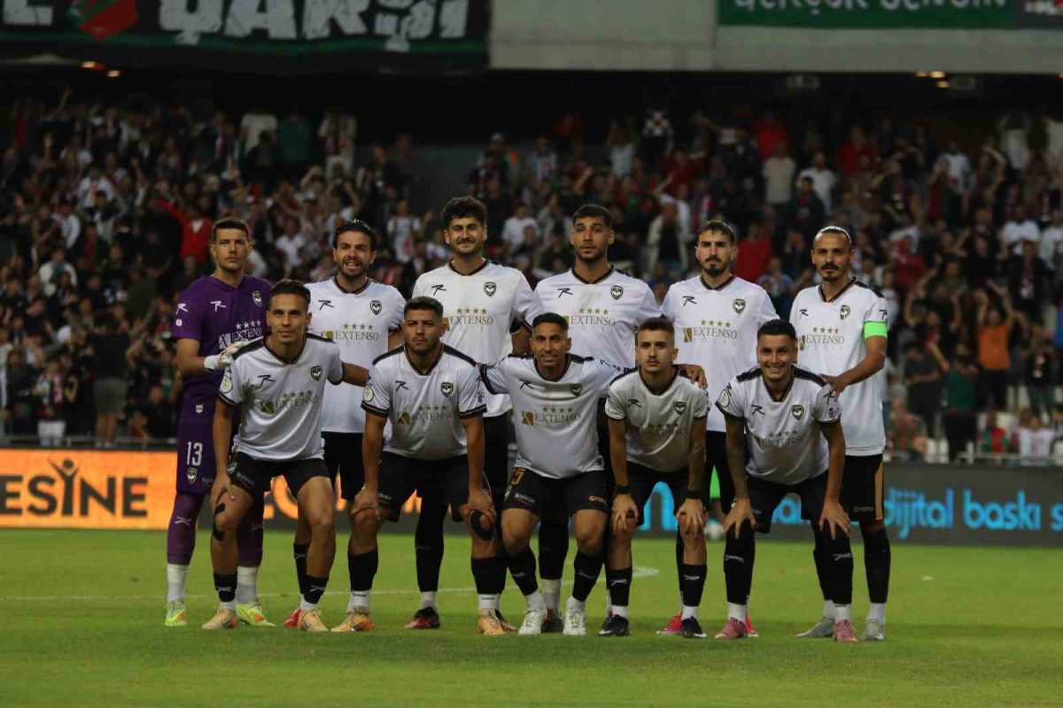 TFF 3. Lig: Karşıyaka: 0 - Gaziemirspor: 1 - Foto 5