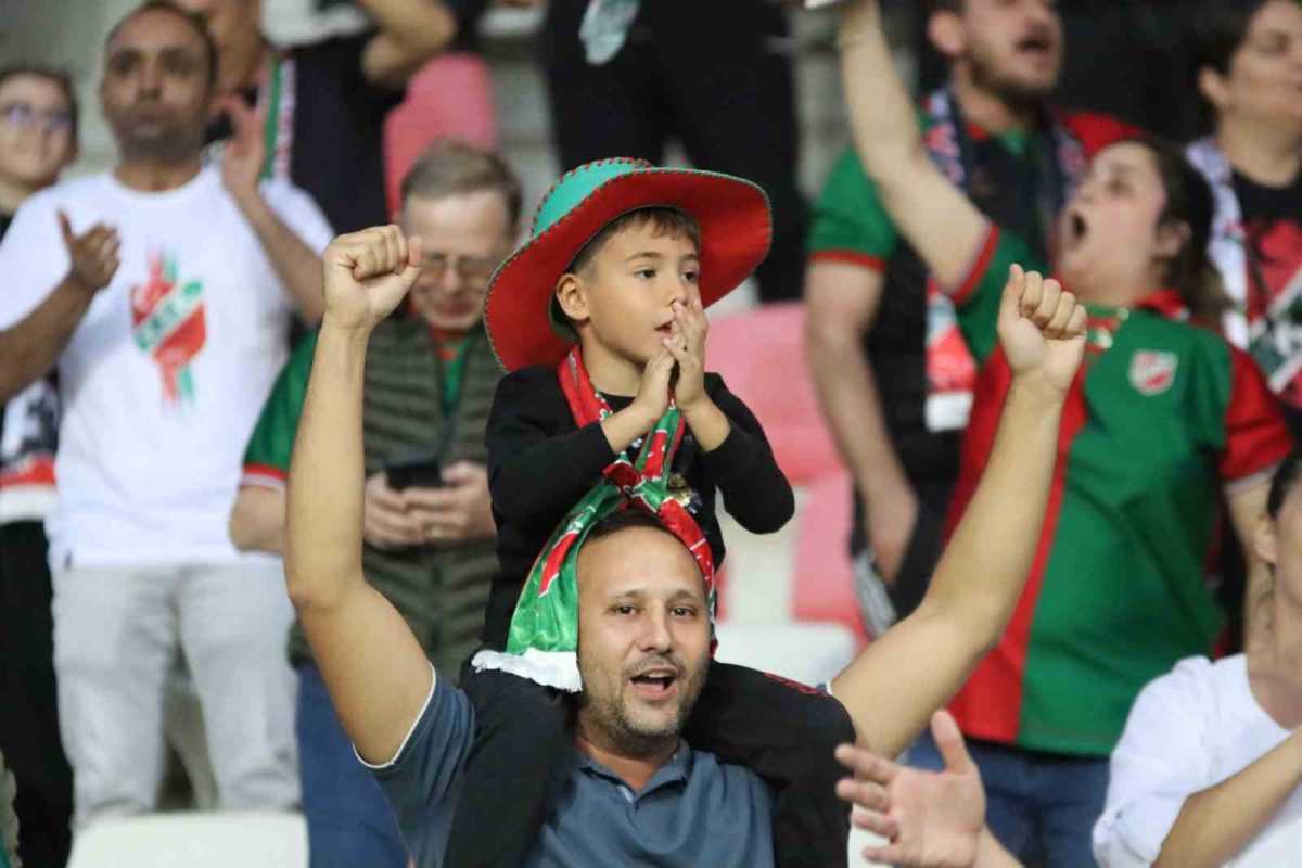 TFF 3. Lig: Karşıyaka: 0 - Gaziemirspor: 1 - Foto 8