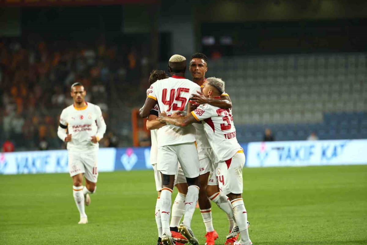 Trendyol Süper Lig: Başakşehir: 0 - Galatasaray: 1 (İlk yarı) - Foto 2