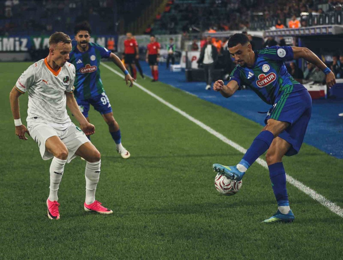 Trendyol Süper Lig: Çaykur Rizespor: 0 - Alanyaspor: 0 (İlk yarı) - Foto 3
