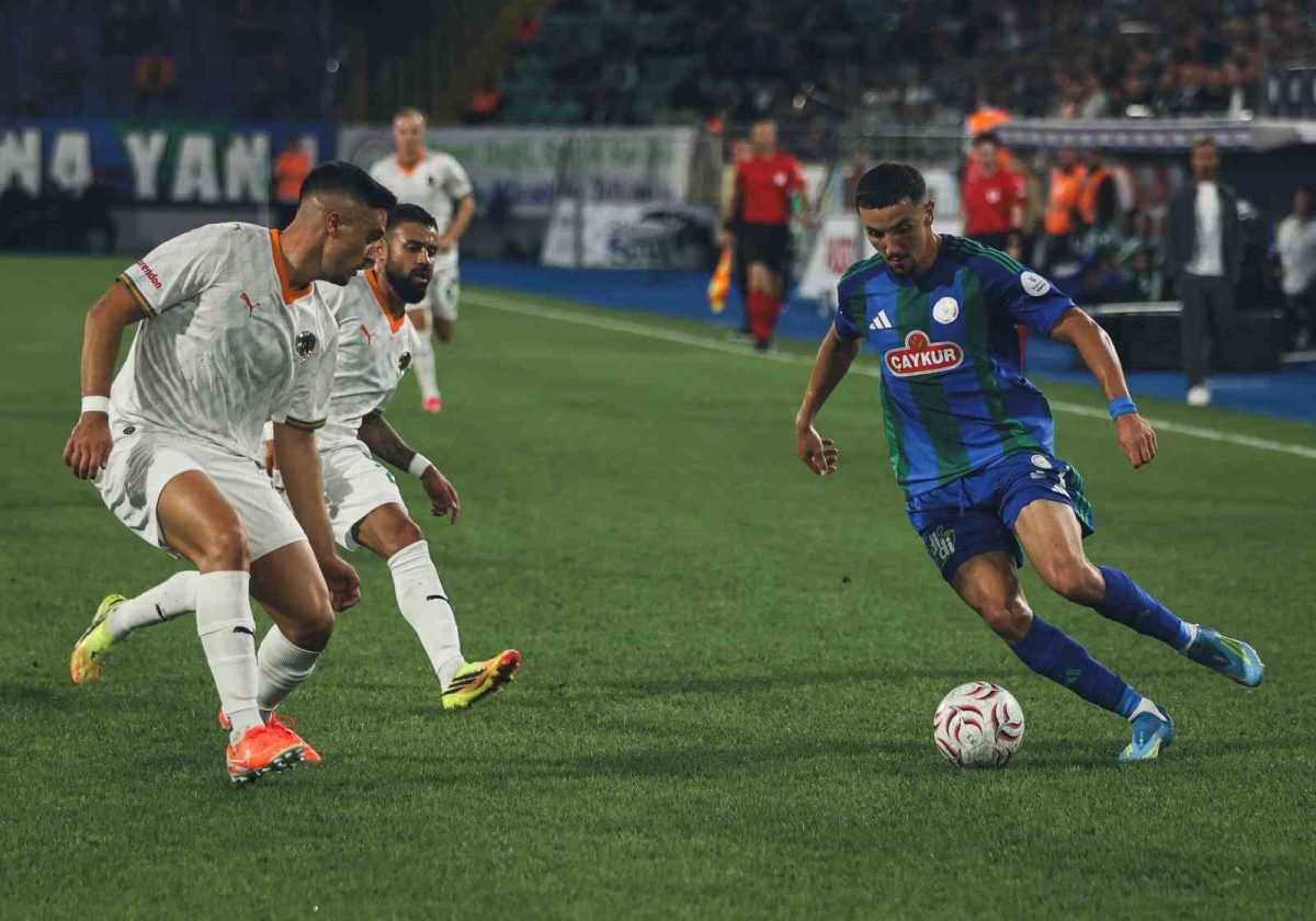 Trendyol Süper Lig: Çaykur Rizespor: 0 - Alanyaspor: 0 (İlk yarı) - Foto 5