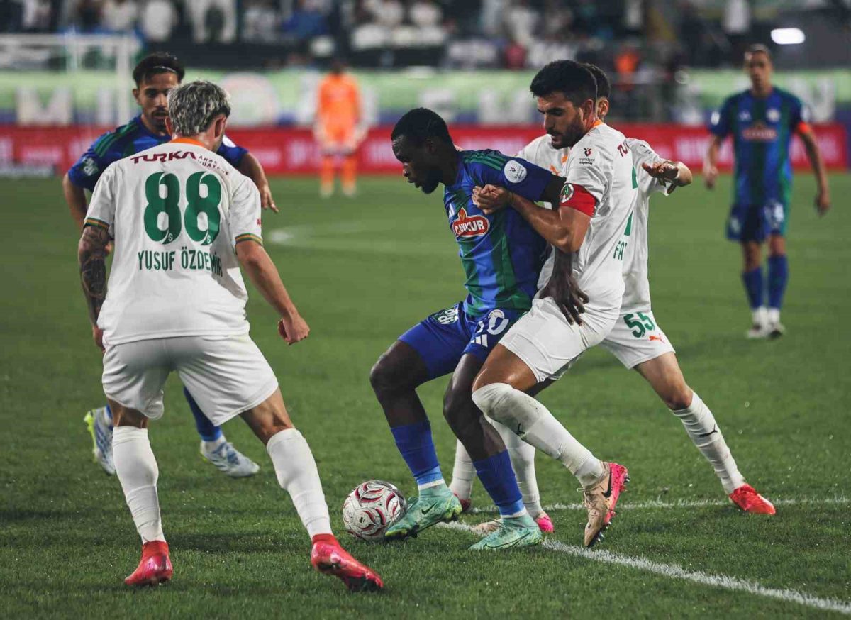 Trendyol Süper Lig: Çaykur Rizespor: 0 - Alanyaspor: 1 (Maç sonucu) - Foto 7