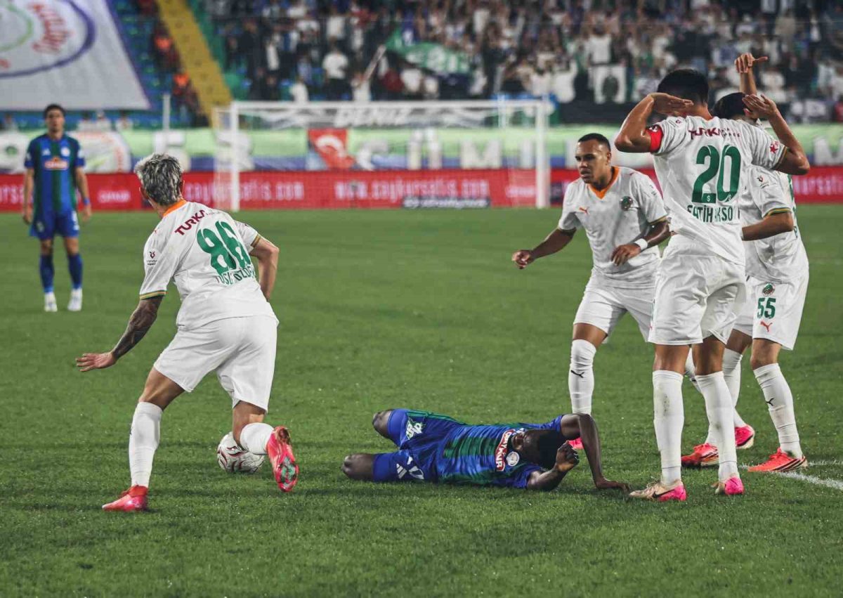 Trendyol Süper Lig: Çaykur Rizespor: 0 - Alanyaspor: 1 (Maç sonucu) - Foto 8