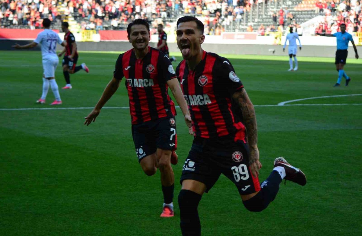 Trendyol Süper Lig: Çorum FK: 1 - Eyüpspor: 0 (Maç devam ediyor) - Foto 2