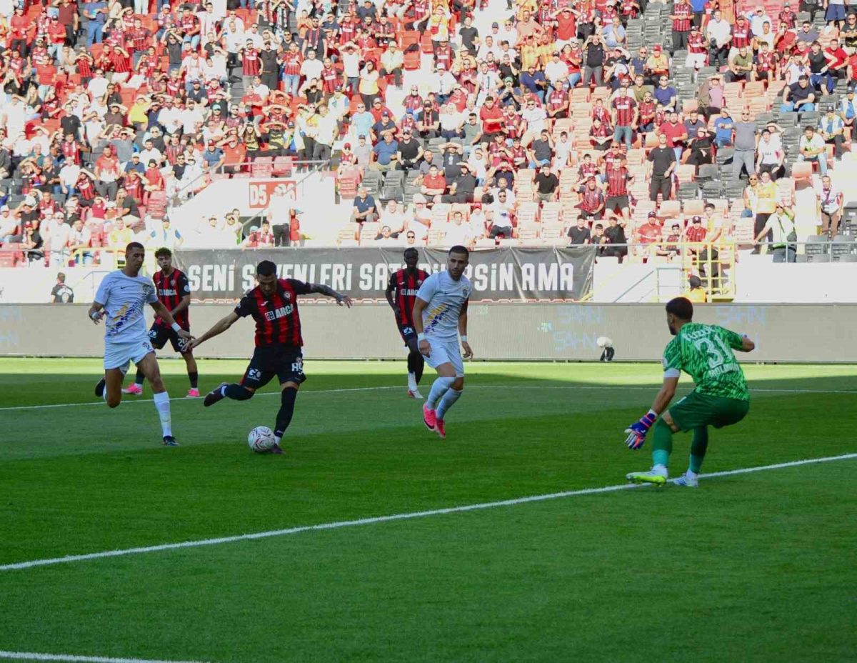 Trendyol Süper Lig: Çorum FK: 1 - Eyüpspor: 0 (Maç devam ediyor) - Foto 3
