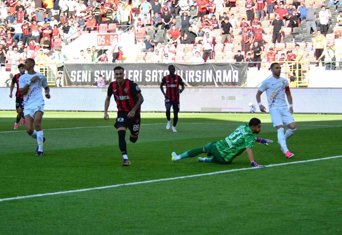Trendyol Süper Lig: Çorum FK: 1 - Eyüpspor: 0 (Maç devam ediyor) - Foto 4