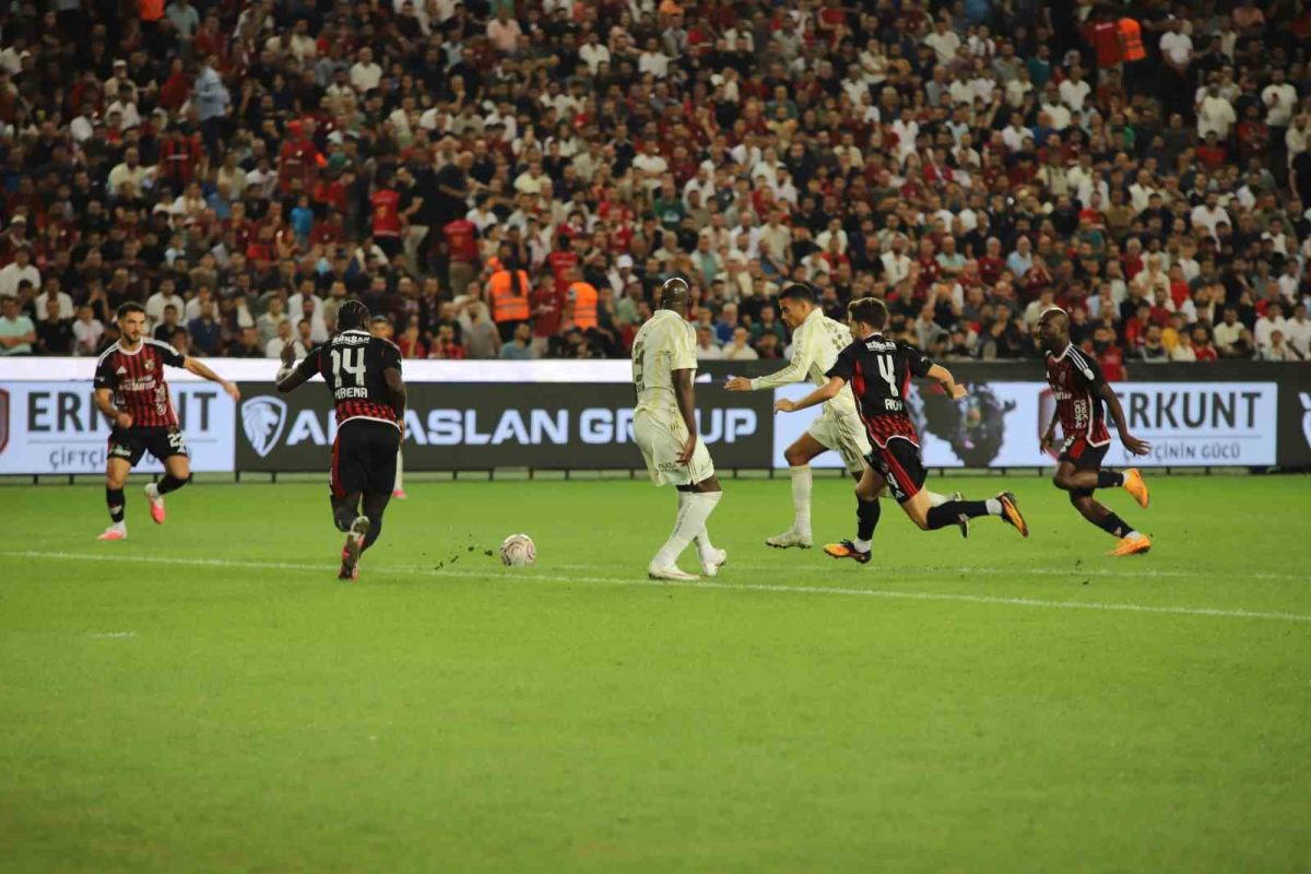 Trendyol Süper Lig: Gaziantep FK: 0 - Fenerbahçe: 0 (Maç devam ediyor)
