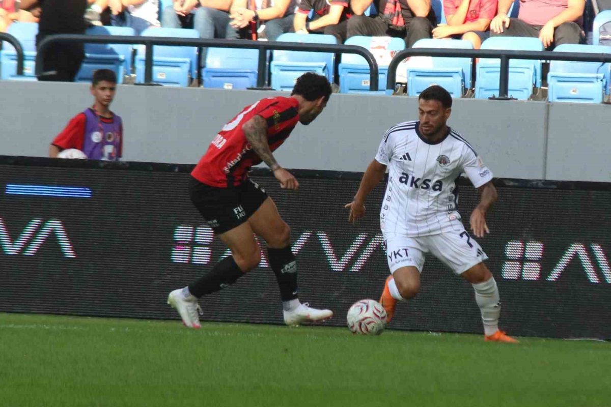 Trendyol Süper Lig: Gençlerbirliği: 1 - Kasımpaşa: 0 (İlk yarı) - Foto 6
